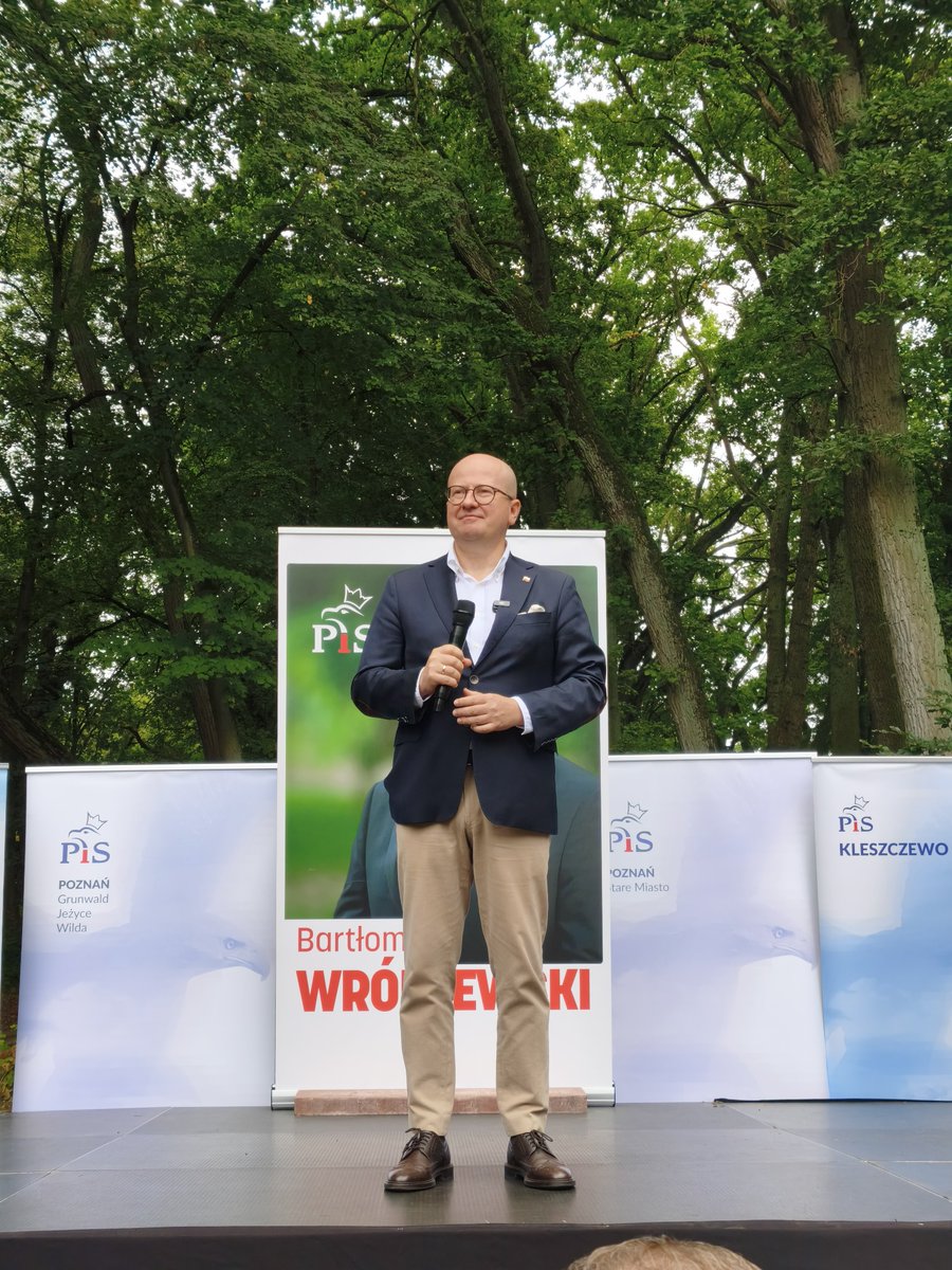 RobBorkiewicz's tweet photo. Wyśmienici goście i świetna atmosfera na Wielkopolskim Pikniku Rodzinnym PiS 💪💪💪🇵🇱🇵🇱🇵🇱 https://t.co/7cEn5c3L3O