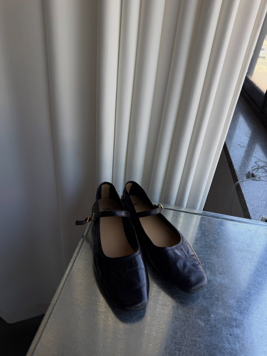 EthelMossoeq's tweet photo. Leather square-toe flat ballet shoes 
Sizes 35–40 https://t.co/oI9bPbbInF
