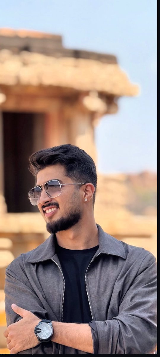 Harshit58504533's tweet photo. Congratulations!!!
#YashasKrishna is in the Bigg Boss house! 💛❤️
#YashasKrishna #BiggBossKannada #BBK13 #BiggBoss https://t.co/kX7cljHhYg