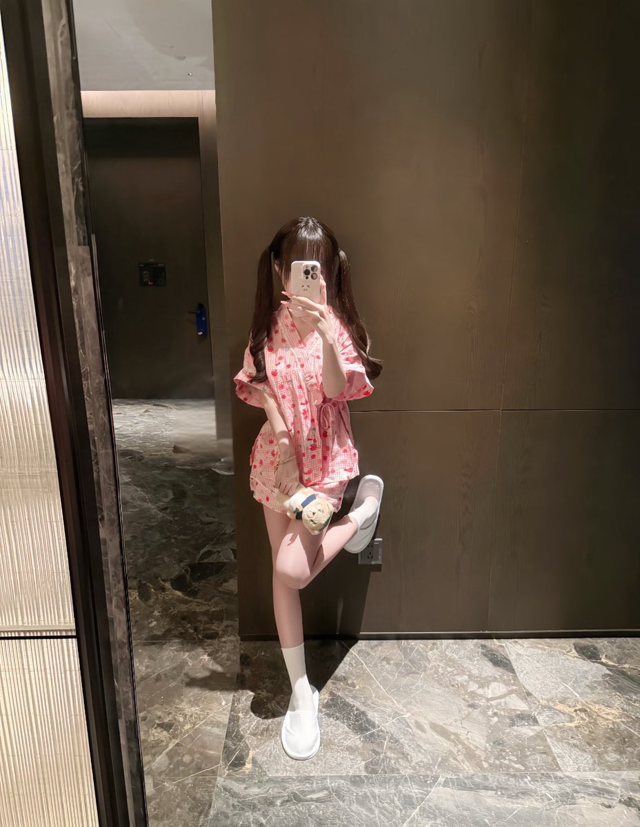 CWaguespac74525's tweet photo. 星期一开学啦😭  

有谁要来锐评我18岁女高的处女福啊？

心情不好来X发泄了，无🚪来就给🤫 https://t.co/enRGowMNDG