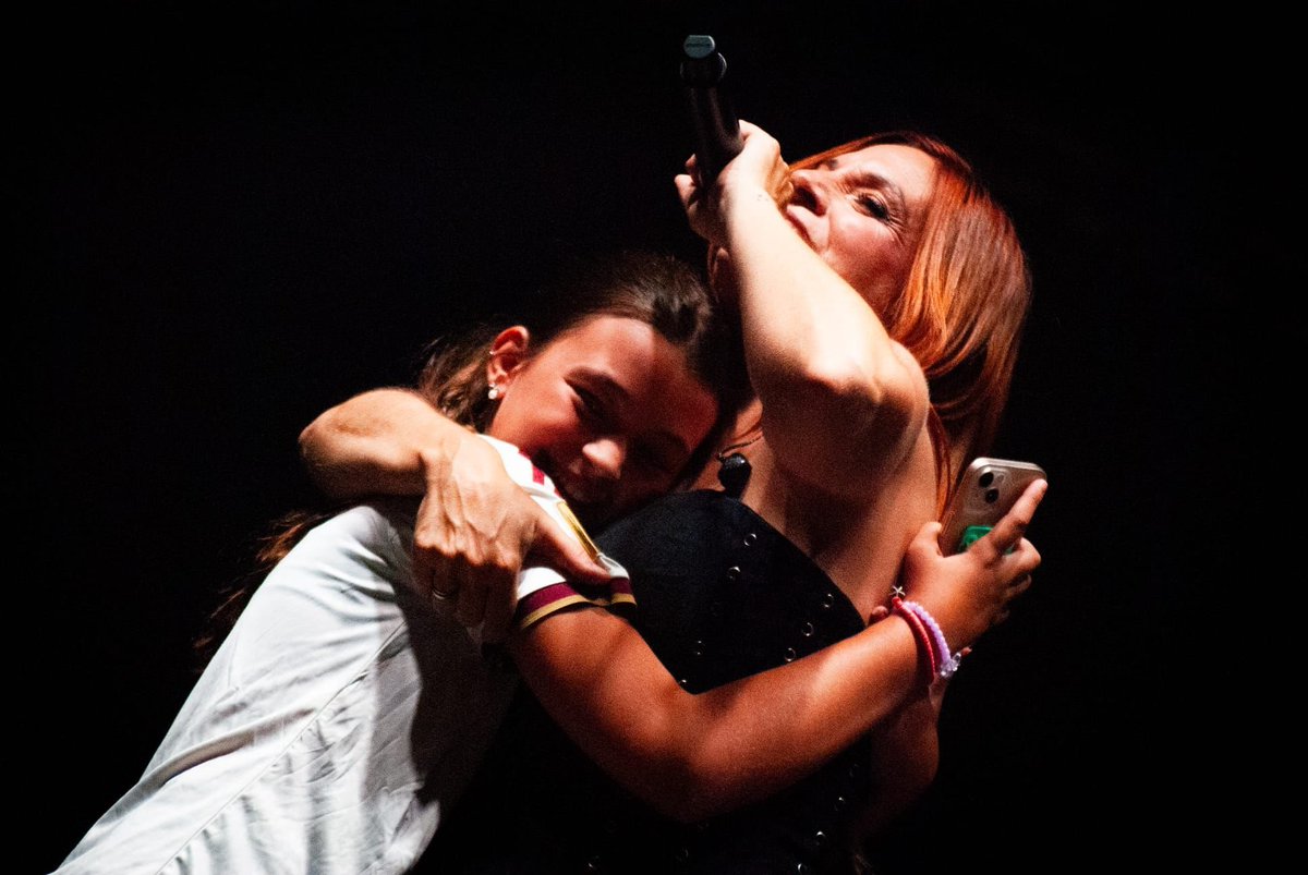 Flooorr_'s tweet photo. “Leire no transmite” , “Leire no genera nada” , “Leire no llega” mientras tanto… https://t.co/KOF76zBYUx