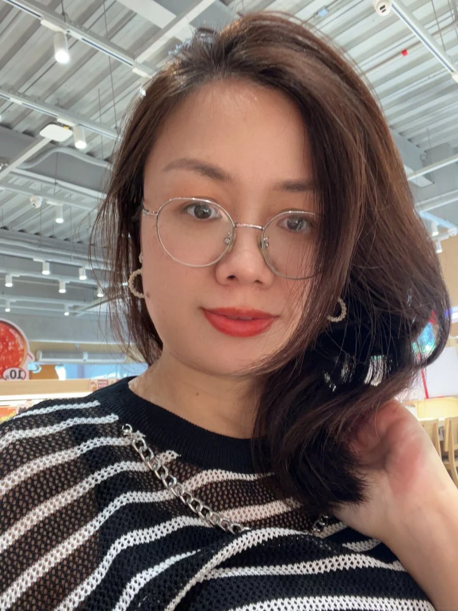 SimbaThe's tweet photo. 老阿姨的年纪了，优雅与野性，才是熟龄女性最好的战利品，学会了不再讨好任何人，只专注取悦自己的身体 https://t.co/Xc8i2xTtRf