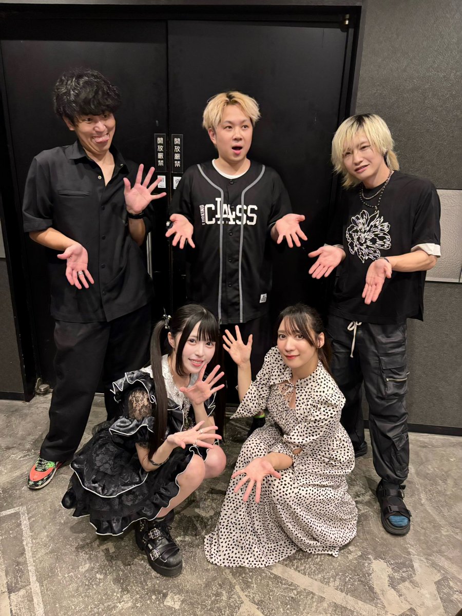 manami_rika74's tweet photo. #電脳DIVE
エロティック大島さんのゲストボーカルとして、参加させていただきました！！

バンドっていいなあ〜〜！！
生音の迫力、めちゃくちゃ気持ちよかった！

そして、みんなめちゃくちゃ盛り上げてくださって本当にあったかかったし
お目当て���来てくれた方も本当に心強すぎました（ ;  ; ）！もっと大きくなりたいな。
一緒に楽しんでくれてありがとう😭💕