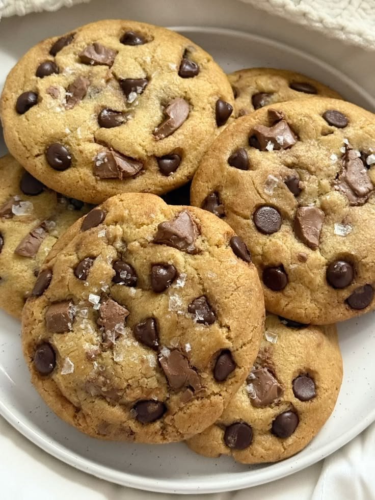 vsc4ls's tweet photo. chocolate chips #foodpoll ୨ৎ˚⋆ 🍪🍰🪽 https://t.co/770xvEGYuA