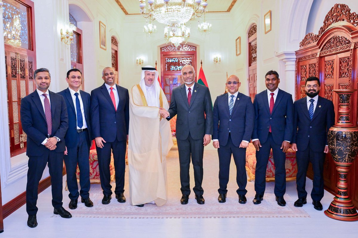 presidencymv's tweet photo. CEO of International Islamic Trade Finance Corporation pays a courtesy call on the President 
https://t.co/bcNgYtP9XO https://t.co/FT3BrUXGg4