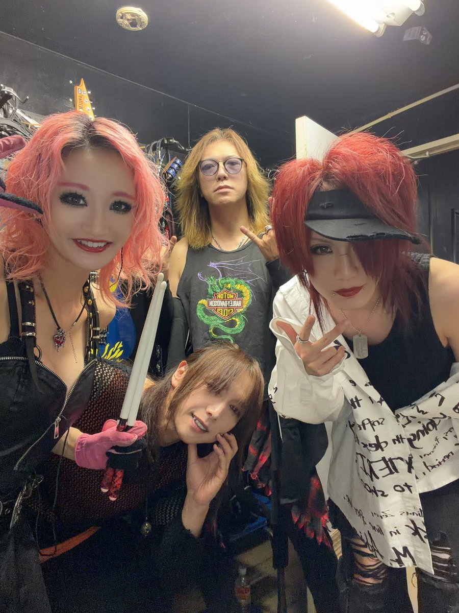 tsp_cluster's tweet photo. 本日は、お足元の悪い中、本厚木THUNDER SNAKE公演にご来場いただいた皆様、ありがとうございました！！

悪天候により来られなかった皆様も、またお待ちしております。

そして本日、この後0:00に新たな告知があります‼️

TSPの公式サイトを、是非チェックしていて下さい！！
https://t.co/HjzvpKuM9d https://t.co/I2OesjRBtH