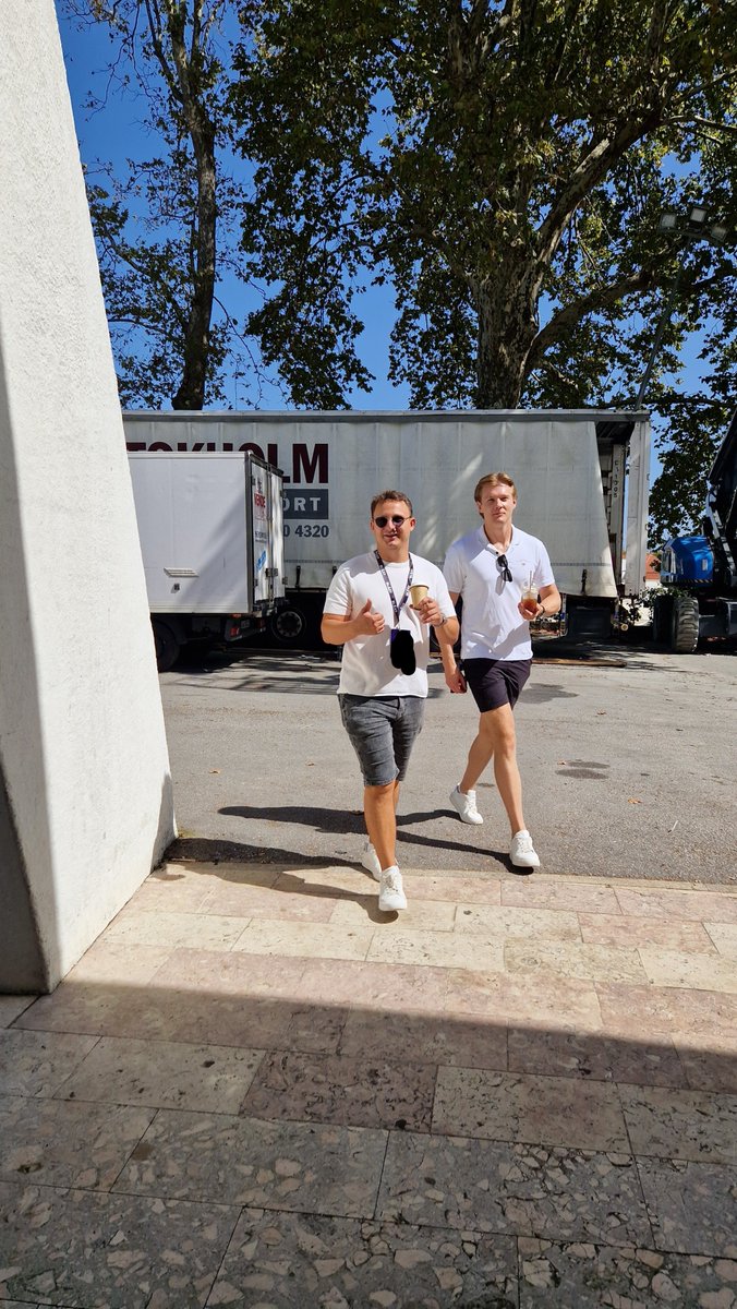 Professeur_CS's tweet photo. The stars have arrived
The show can start now
👍😎☕️🧊
@shevcsgo @jeyrazz https://t.co/LnwK3LZKHc