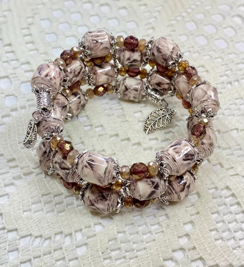 paperbeadboutiq's tweet photo. Handmade Paper Bead Memory Wire Bracelet: Snakeskin Bohemian Style
https://t.co/wggiKZansx #handmadepaperbeadbracelet #memorywirebracelet #fallbracelet #snakeskinbracelet #friendshipbracelet #paperbeadjewelry https://t.co/x8MzlH8842