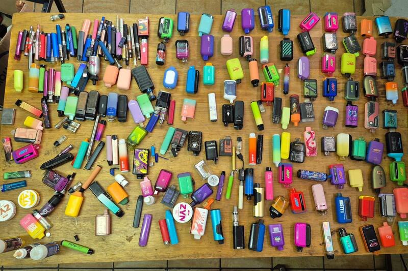 H0ESOFCARDS's tweet photo. They didn’t put the owners name on each vape :c #NctFleaMarket https://t.co/jtcnZIdg6x