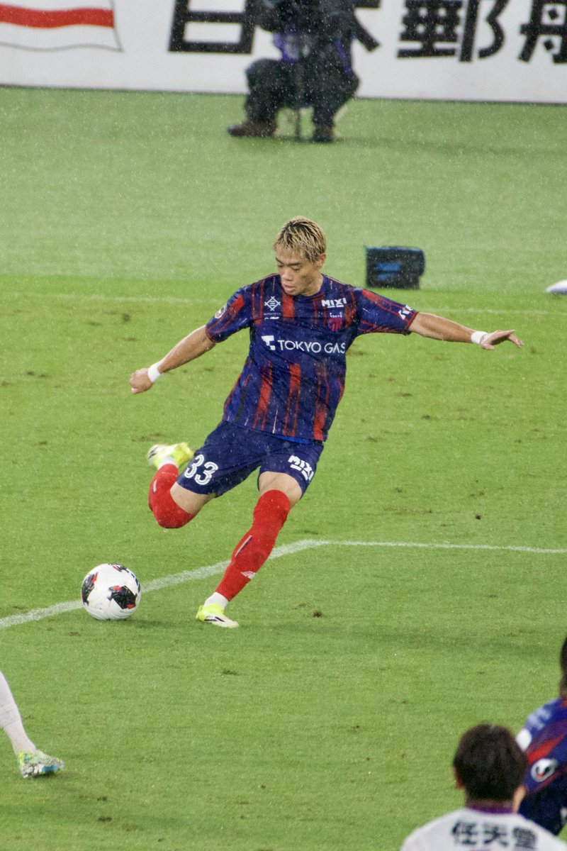 70KGO41's tweet photo. ボールを持った瞬間の盛り上がりがやっぱり好きです
#fctokyo #俵積田晃太 https://t.co/7lmR8gOKya