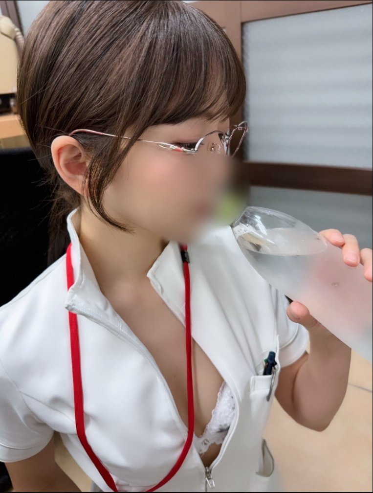 YURIA4427's tweet photo. こんな歯科衛生士に診てもらいたい？ https://t.co/jUnQU6iKNR