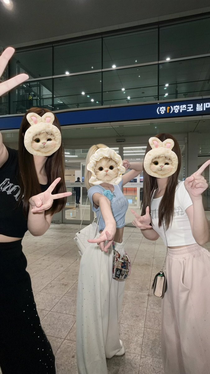 Tzqgp's tweet photo. 韓国着いた🇰🇷
3人で鼻フル心強い(̨̡ ⸝⸝.ˬ.⸝⸝ )̧̢ https://t.co/ylaxSwLy4W