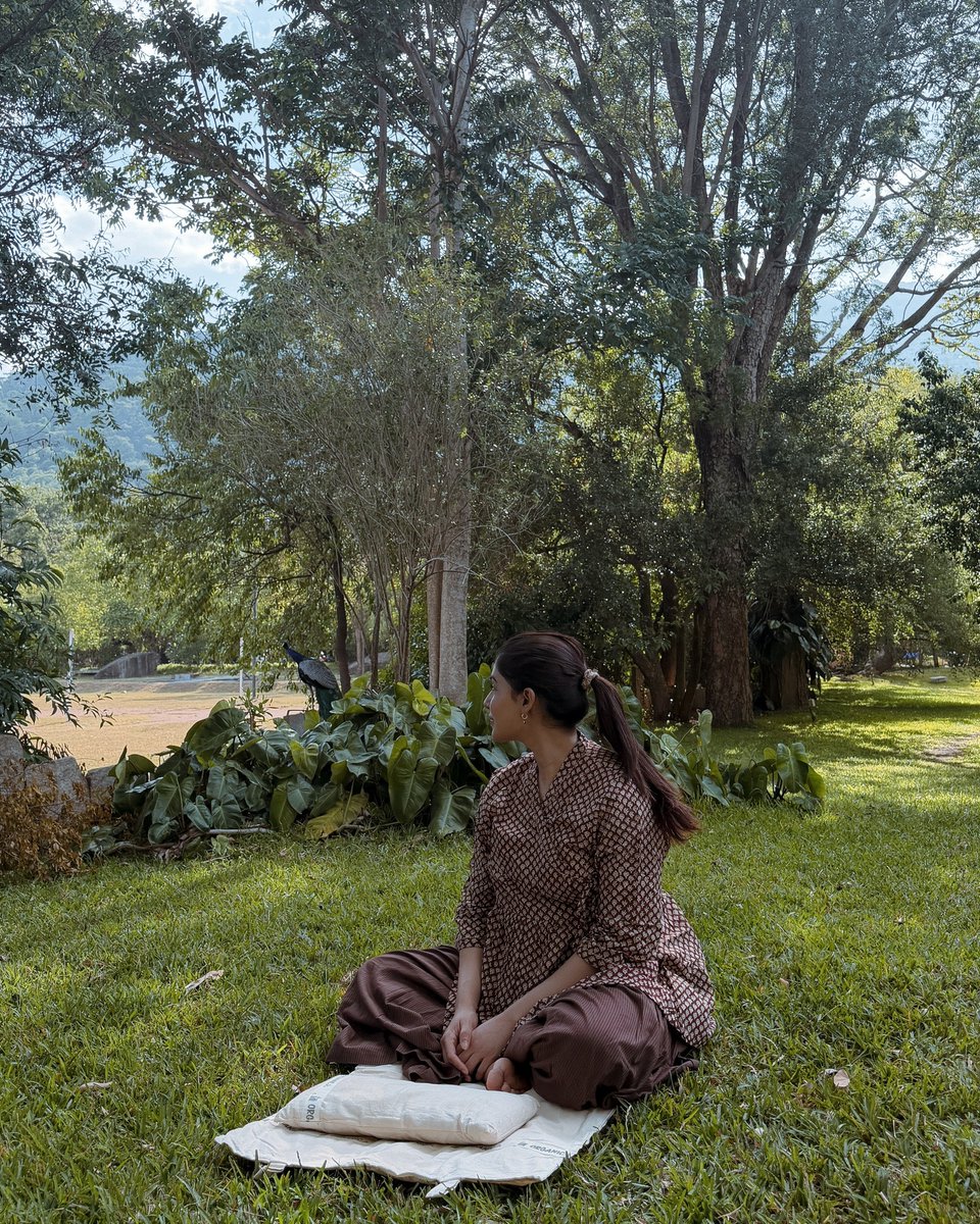 IndiaToday's tweet photo. For Samantha Ruth Prabhu, a visit to the Isha Foundation is not simply a quiet day away from the spotlight. Five years after she first began visiting the centre, the mother-to-be returned to the Isha Yoga Centre in Coimbatore and took a moment to look back at how those visits have changed her.
Sharing a series of pictures from her latest visit, Samantha spoke about growth, mentors and the idea that perhaps we are never quite finished becoming who we are.
“Find the people and places that expand you (sic),” she wrote alongside the photos. The post was a glimpse into a slower, more reflective Sunday. Samantha was seen exploring the foundation campus, spending time with calves, taking part in rituals and enjoying a meal.
#SamanthaRuthPrabhu #Samantha #IshaFoundation #IshaYogaCentre #Celebrities #ShowMo #ITPhotoblog