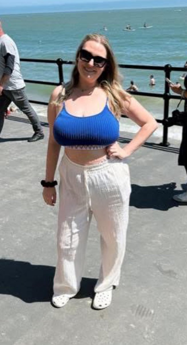 ChavsnTights's tweet photo. busty Sophie https://t.co/RWwlCfreCn