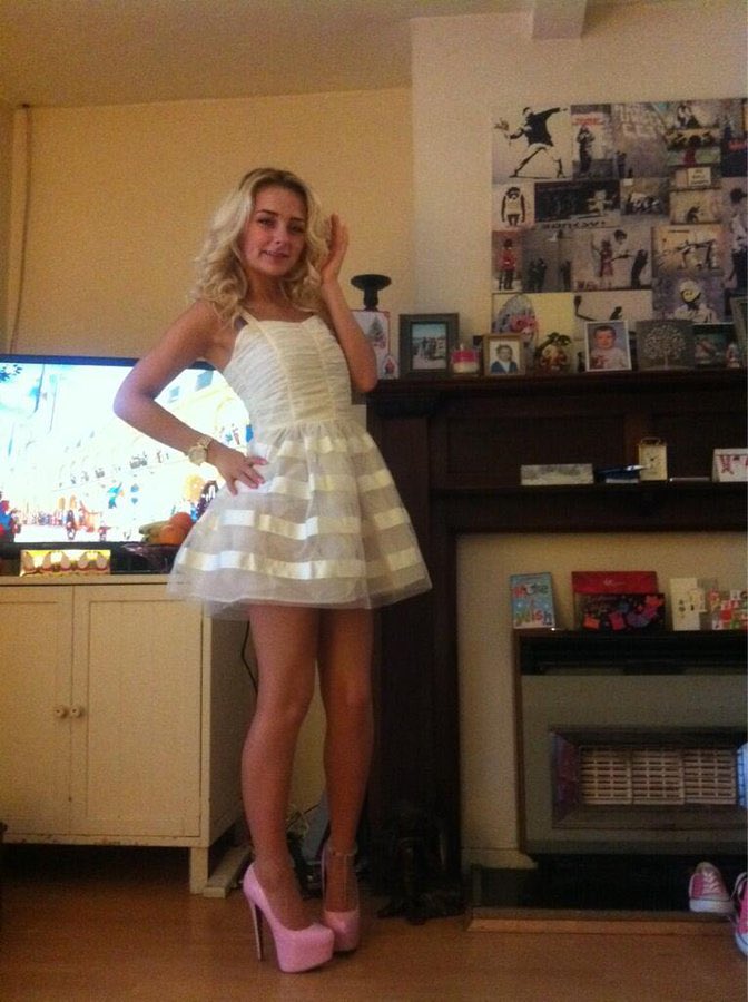 ChavsnTights's tweet photo. leggy blonde https://t.co/kmqbgKGpPX