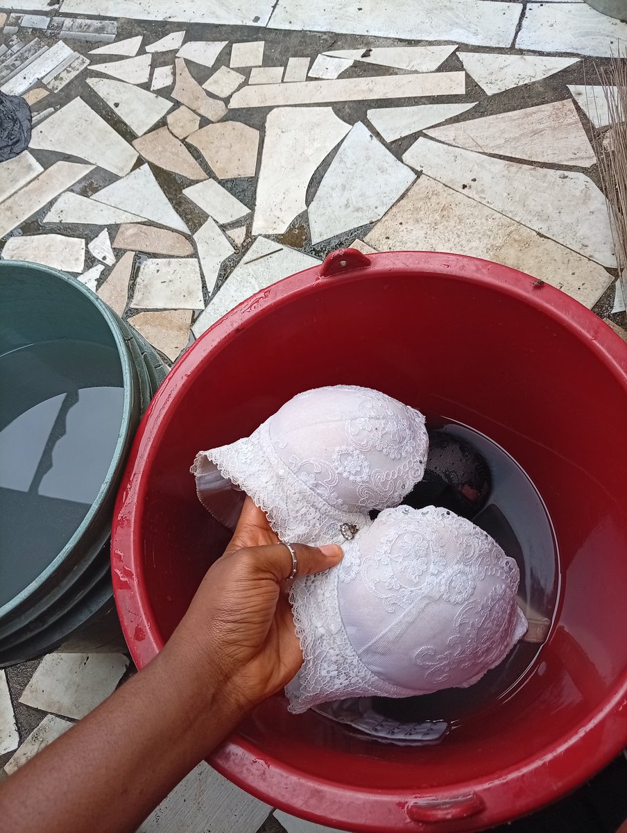 Jennie_ani's tweet photo. I had no idea they wash bras 😩🤧
Thank you @OneModupe 🙌🏾 https://t.co/IgqzBRPSR8