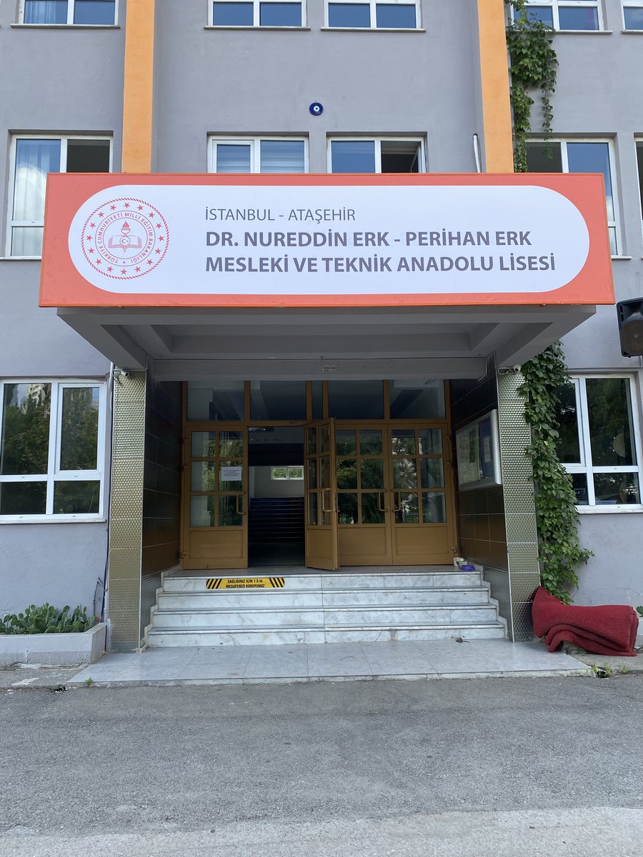 erkmtal's tweet photo. #İstanbulunOkullarıHazır 🏫
Dr. Nureddin Erk - Perihan Erk Mesleki ve Teknik Anadolu Lisesi eğitim öğretim yılına hazır.
Okulumuz temizlendi, sınıflarımız ve ortak kullanım alanlarımız düzenlendi. Artık öğrencilerimizi bekliyoruz. 💚🖤
@tcmeb @Yusuf__Tekin @MucahitYentur https://t.co/YV2nnpueBZ