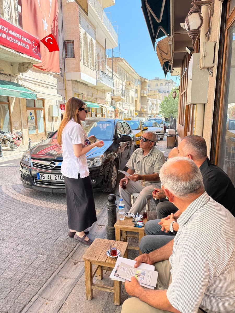 savurtsm1's tweet photo. Halk Sağlığı Haftası kapsamında “Kaybetmeden Fark Et” temasıyla çarşıda stant kurulmuş olup, kahve ve esnaf gezilerek tütün kullanımı ile ilgili bilgilendirmeler yapılmıştır. 
#HalkSağlığıHaftası #KaybetmedenFarkEt 
@mardinilsaglik @halksagligigm https://t.co/VUiYU7exmI