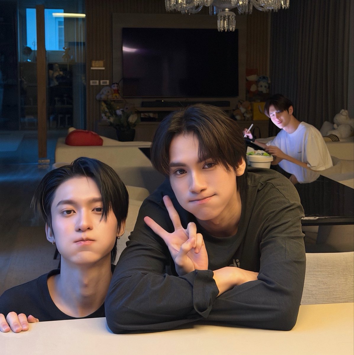 BABYTEETEEPOR's tweet photo. หู้ยย ลูกชายของมาร์เทอ น่ารักทิ๊สุดเย้ย
แก้มอ่วมมาก ขึ้น หมั่นเขี้ยว 🤏🏻

    #rryjinnn    #chira_patt https://t.co/WW4oWg1QUd