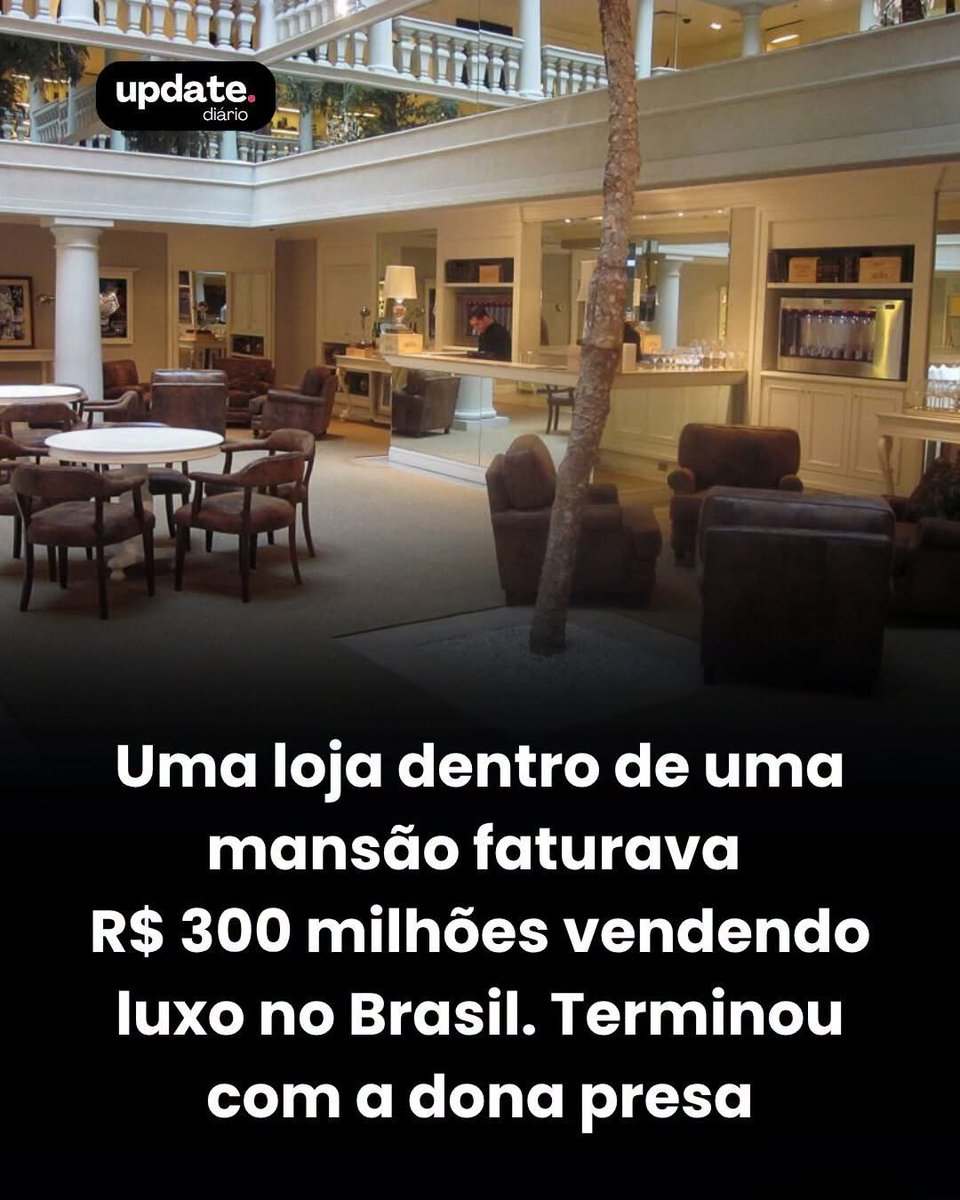 RosaneBonoro's tweet photo. Anos 1990. São Paulo.

Uma mansão.

Portões fechados.
Clientes selecionados.
Luxo extremo.

Ali dentro nascia a Daslu.

Não era só uma loja.

Era um clube.

Só entrava quem era convidado.

Alta sociedade.
Celebridades.
Empresários.

Consumir ali era status.

E a experiência era diferente de tudo:

Atendimento exclusivo.
Peças importadas.
Ambiente privado.

A Daslu entendeu algo antes de todo mundo:

Luxo não é produto.

É acesso.

E isso escalou.

Muito.

A marca cresceu.
Virou referência nacional.
Movimentava milhões.

No auge:

Cerca de R$ 300 milhões por ano em faturamento.

Um império do luxo brasileiro.

Mas havia um detalhe invisível.

O modelo dependia de algo frágil:

Importações.

E muitas delas com irregularidades.

Subfaturamento.
Sonegação.
Estruturas fiscais agressivas.

Funcionava enquanto ninguém olhava.

Até que olharam.

Operação da Polícia Federal.

Nome: Narciso.

A Daslu foi alvo.

Acusações de fraude fiscal.
Sonegação milionária.

A dona, Eliana Tranchesi, foi presa.

O impacto foi imediato.

A marca, que vivia de imagem…

perdeu credibilidade.

Clientes sumiram.
Fornecedores recuaram.
O império começou a desmoronar.

Mesmo tentando se reestruturar, nunca voltou ao que era.

E eventualmente…
acabou.

E aqui está o ponto:

Negócios de luxo vivem de percepção.

Confiança.
Imagem.
Exclusividade.

Quando isso quebra…
o produto não sustenta.

No mundo dos negócios, existe uma regra silenciosa:

Crescimento baseado em atalhos cobra a conta.

Pode demorar.

Mas chega.

E quando chega…
não é só financeiro.
É reputacional.

E reputação, diferente de dinheiro…
não se reconstrói rápido.