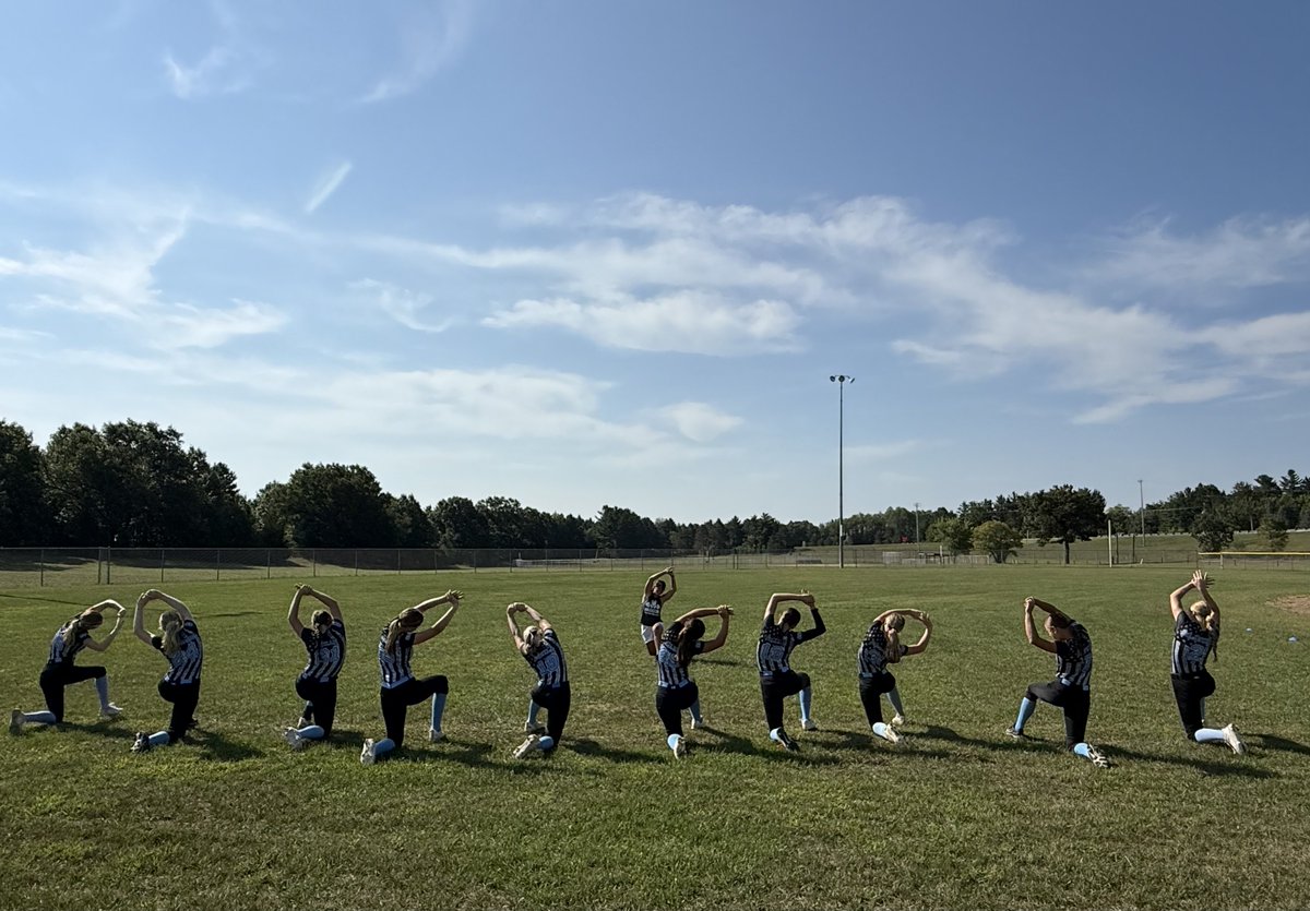 WIPREMIER1327's tweet photo. Strength and conditioning! Keep working hard ladies! https://t.co/lfNmYI78nc