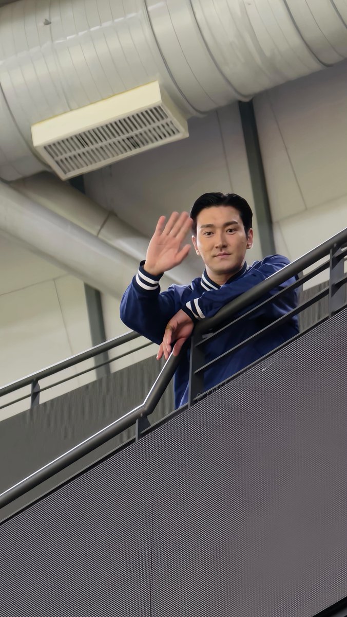 about_siwon's tweet photo. 📸 260905 Guardians Home School 

👋

cr. rebecca_yehhsiang
#시원 #SIWON #최시원 #CHOISIWON 
@siwonchoi https://t.co/S9pQLASmEj