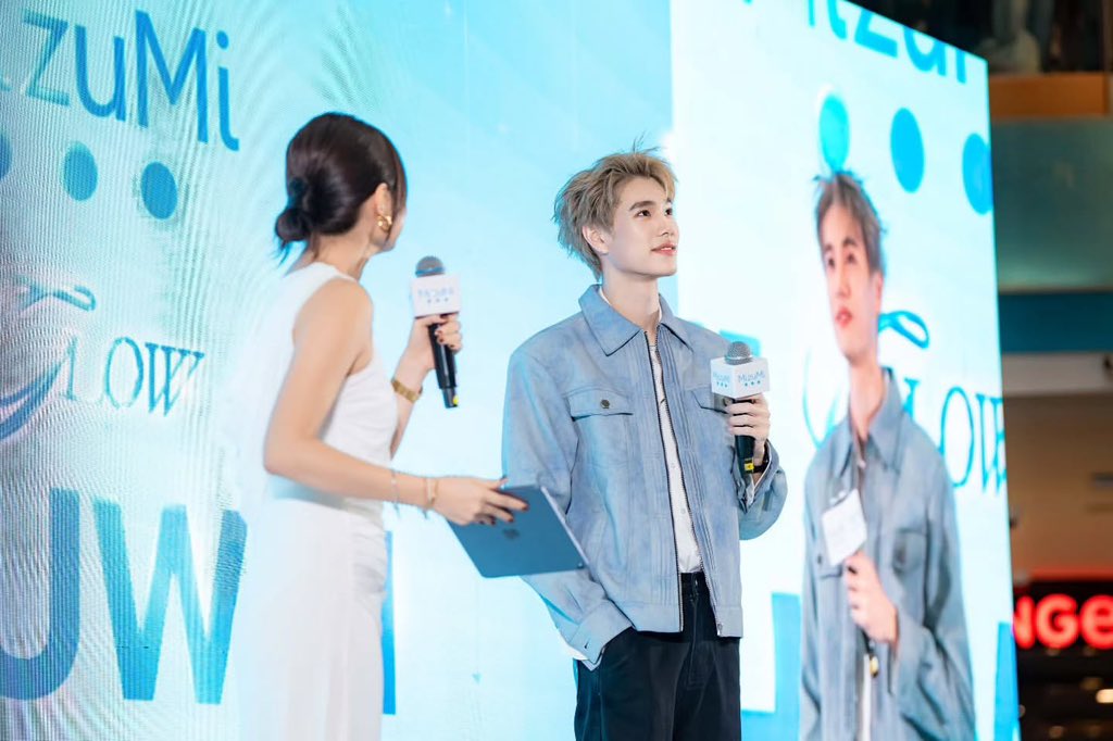 PhuwinOfficial's tweet photo. ➖ 📷 IG @phuwintang REPOST: 

So proud to be part of MizuMi, bringing T-Beauty to Malaysia 💙

Thank you for always giving me such a warm welcome 🫶🏻

Sampai kita jumpa lagi ✨ (till we meet again)

PHUWIN WITH MIZUMI MY

#MizuMiFirstGlowWithPhuwin
#MizuMiMY 
#MizuMi
#phuwintang https://t.co/EsgsM0ttkm