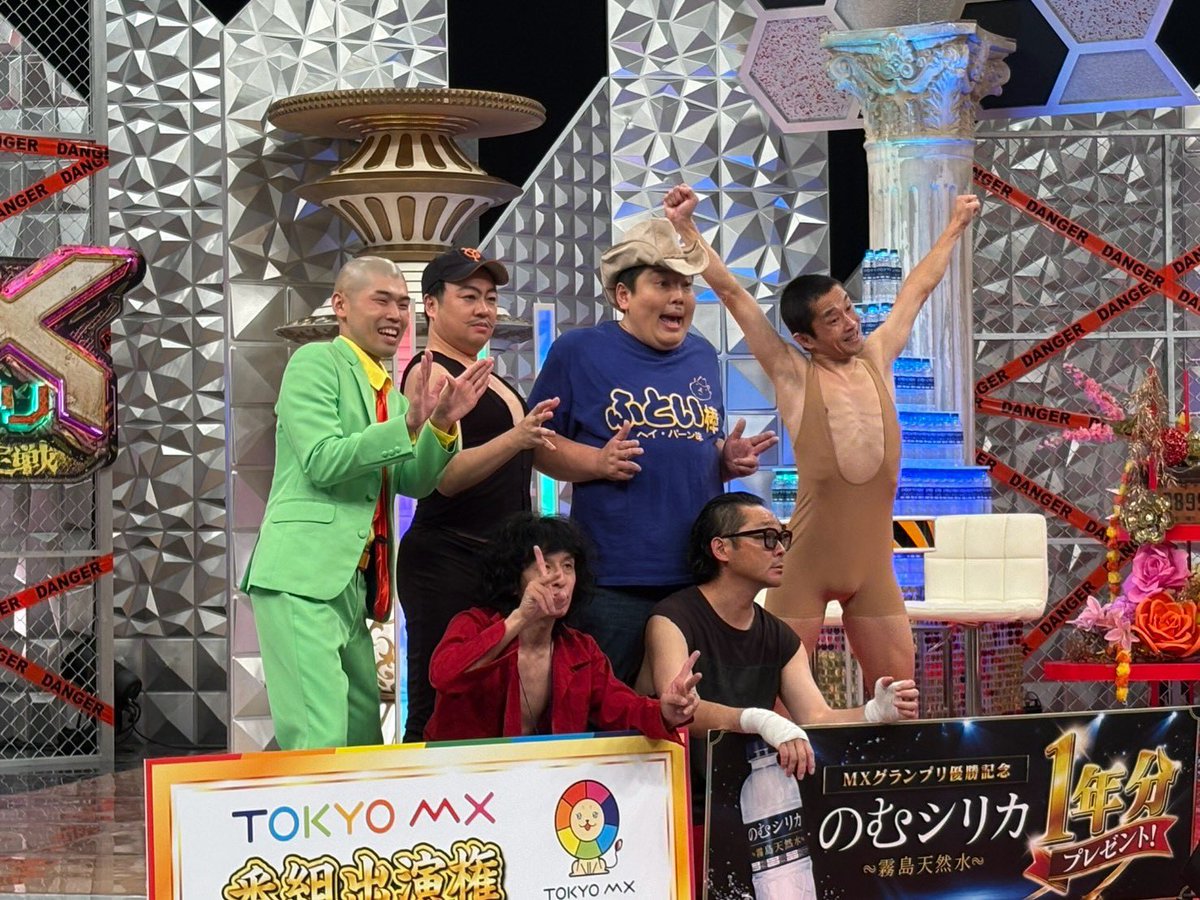 753Junny's tweet photo. MXグランプリありがとうございました！

優勝したかった🥲😭😅

応援していただいた皆様ありがとうございました🤠
虹の黄昏おめでとパーン🤠

来年こそは優勝します！パーンパーン💪

とりあえず疲れたので寝ます！
皆様ありがとうございましたパーン🤠

#MXグランプリ
#異端芸人決定戦
#TOKYOMX https://t.co/J4CTGPwBiK