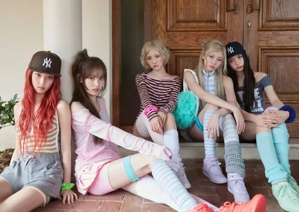 TheePopCore's tweet photo. KiiiKiii becomes a Daesang-winning artist after winning Song of the Year at the 2026 SPOTV K-pop Awards.

They are the FIRST 5th Gen Girl Group to win a Daesang. https://t.co/kIqMeVJ4Pk