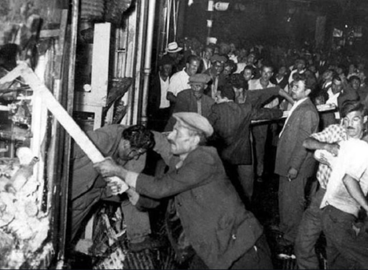 HayAghchig's tweet photo. On September 6 and 7, 1955, a pogrom was carried out against the Greek community of Constantinople. Armenians, Assyrians, and other non-Muslims were targeted too. Homes and businesses were looted and burned. Churches and cemeteries were desecrated. People were beaten, injured, and killed.

Turkish writer Aziz Nesin later wrote that priests were among those forcibly circumcised during the violence. An Armenian priest is reported to have died as a result.

Communities that had lived in that city for centuries were broken in two nights.

We remember 🕯️