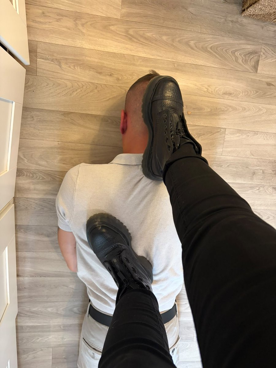 jack_rollet's tweet photo. Maîtresse Ridingepona 🐴 😈👇
https://t.co/Vjm8vf55ew
#slave #trampling #trample #boots
@Brun0Parent https://t.co/lCUfPlpup3