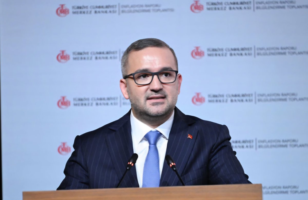 emresirinyeni's tweet photo. Fatih Karahan, enflasyon tahminini 12,4 puan yukarı revize etmeleri konusunda, "ciddi bir revizyon ama karamsarlığa gerek yok" diye ifade etti!

Sn.Karahan normal bir ülkede %2'nin üstü enflasyon eleştiri konusu olurken,  sizin revize ettiğiniz oran %12,4...

Farkında mısınız! https://t.co/t7xmyqIuKF