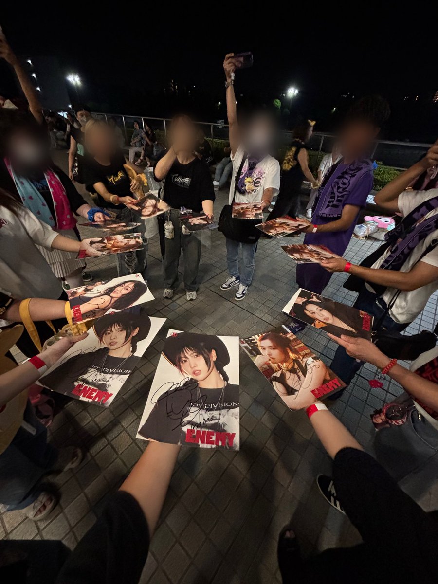 8rnllxl's tweet photo. バンテリン1日目参加してきました~~まさかのCD2枚でサイン会当たって放心状態で嬉しくてサイン会ってなったら一生分の運使った気がするけどモモちゃんと会話できたしONCEの方が本当に優しくてこのライブでTWICEとONCEのことがもっとすきになりました🩷✨

#TWICE_THISISFOR_WORLD_TOUR https://t.co/9xcADgiWDV
