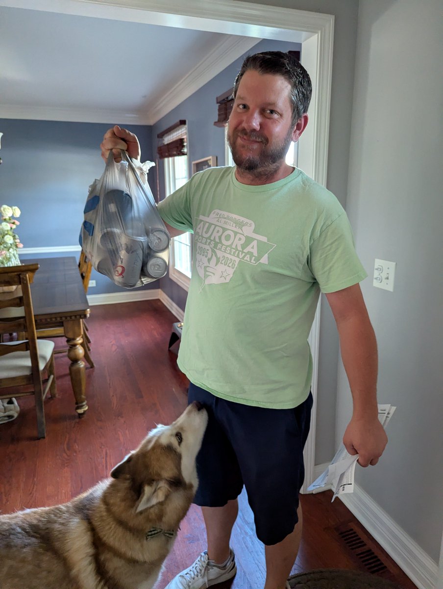 AndrewLupole's tweet photo. You know it's your home league draft when your boy shows up with a bag of beers from #DaJewels https://t.co/0JZZ8USpVO