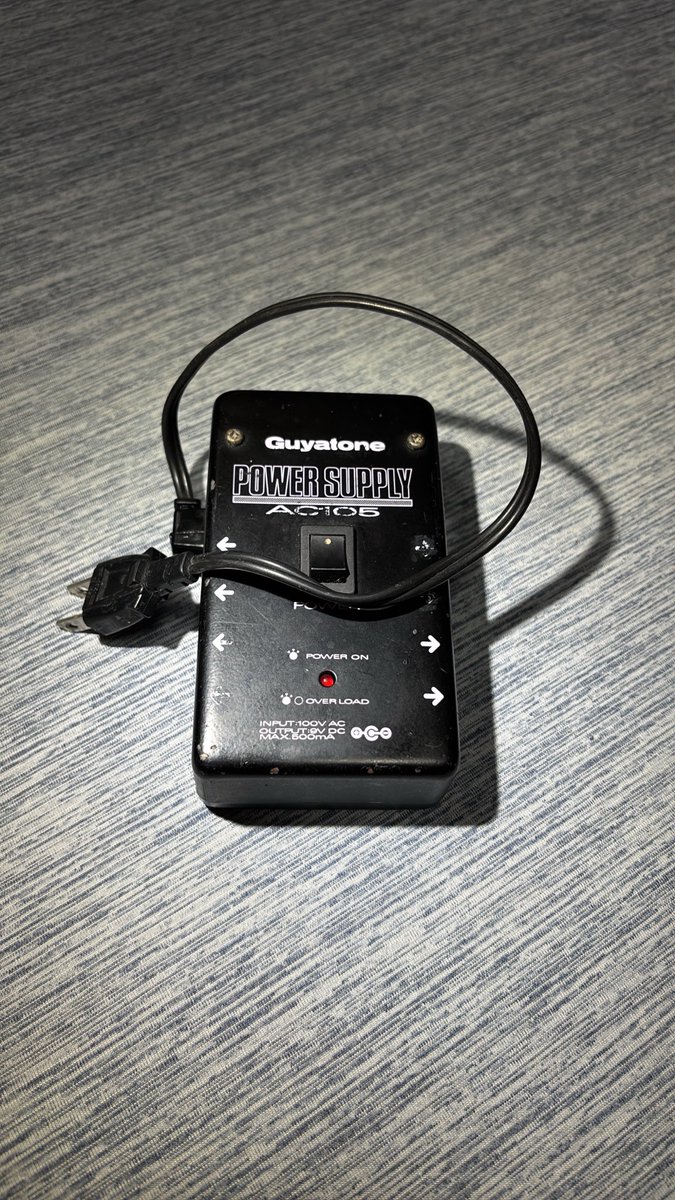ukulelefromhell's tweet photo. グヤトーンのパワーサプライを買った(同じの持ってたけどどっかいっちゃった)。電源ケーブルが短く改造されてて扱いやすい(かもしれない) https://t.co/5KTbPofwFf