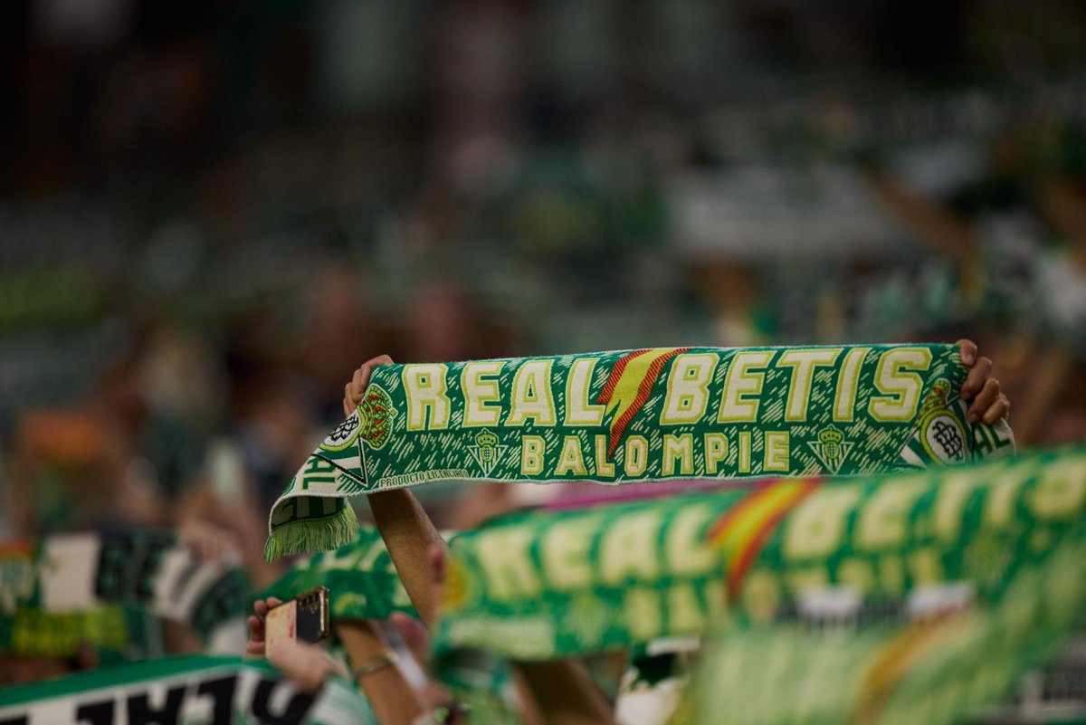 RealBetis's tweet photo. Dejamos a un lado @LaLiga y ponemos el foco en la @ChampionsLeague 🌍

Por ti recorreré Europa entera 💚 https://t.co/nEppLaTAHb