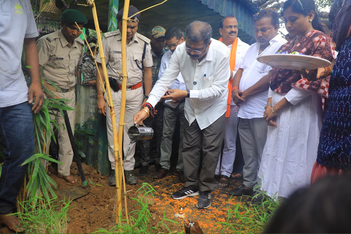 dpradhanbjp's tweet photo. 'ଦେବ୍ରିଗଡ଼ ବନ୍ୟପ୍ରାଣୀ ଅଭୟାରଣ୍ୟ'ର ଶାନ୍ତ, ସୁନ୍ଦର ଓ ମନୋରମ ପ୍ରାକୃତିକ ପରିବେଶ ମଧ୍ୟରେ କିଛି ସମୟ ଅତିବାହିତ କରିବାର ଅନୁଭୂତି ଅନନ୍ୟ । ଓଡ଼ିଶାର ଏହି ଅସୀମ ପ୍ରାକୃତିକ ସୌନ୍ଦର୍ଯ୍ୟ, ବନ୍ୟପ୍ରାଣୀ ସମ୍ପଦ ଏବଂ ଇକୋ-ଟୁରିଜମ୍‌ର ସୁବ୍ୟବସ୍��ାକୁ ନେଇ ଆସୁଥିବା ପର୍ଯ୍ୟଟକମାନଙ୍କ ମଧ୍ୟରେ ଥିବା ଉତ୍ସାହ ଓ ପ୍ରଶଂସା ଆନନ୍ଦଦାୟକ ।

#DebrigarhWildlifeSanctuary