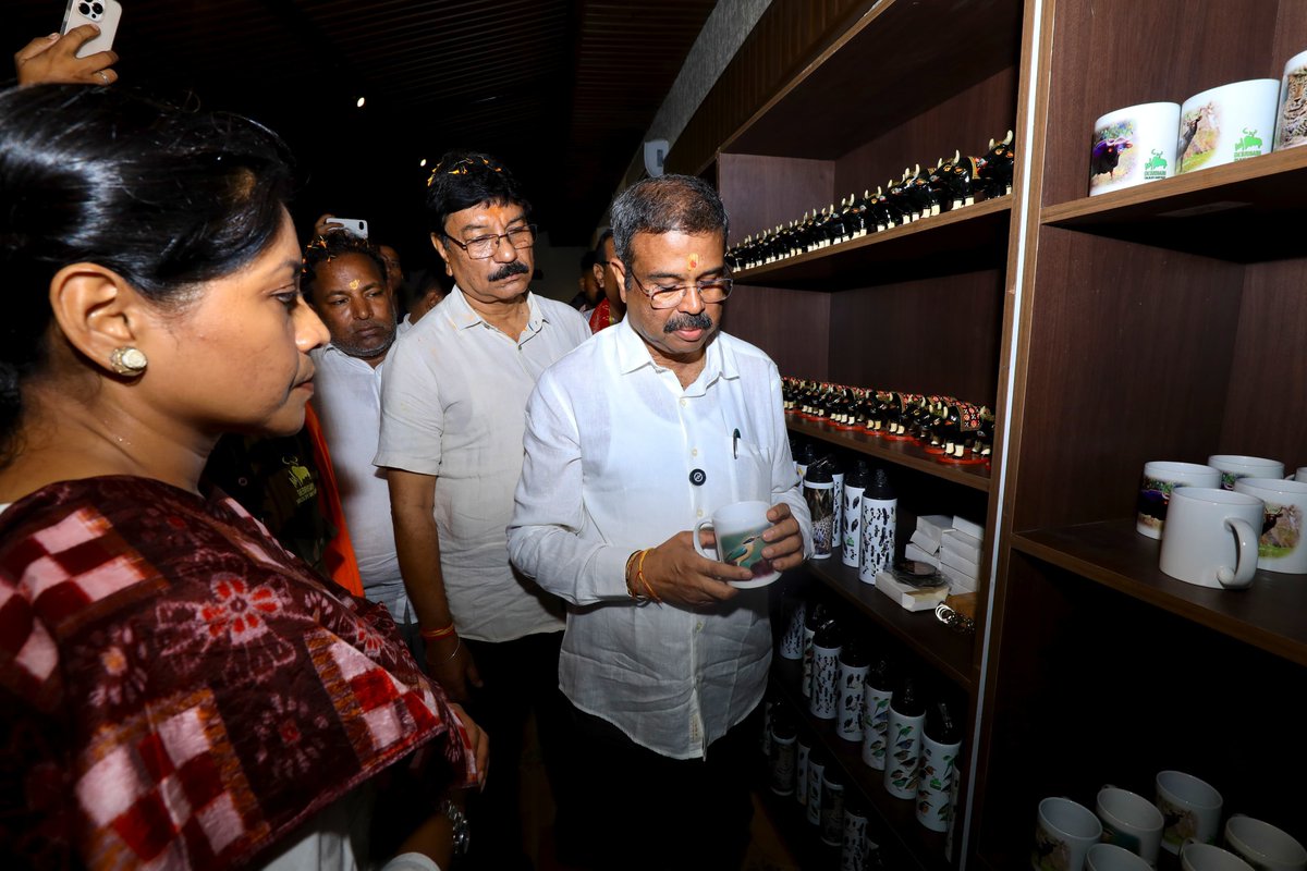 dpradhanbjp's tweet photo. ପର୍ଯ୍ୟଟନର ଅପାର ସମ୍ଭାବନା ରଖୁଥିବା ଏହି ଦେବ୍ରିଗଡ଼ ବନ୍ୟପ୍ରାଣୀ ଅଭୟାରଣ୍ୟକୁ କେନ୍ଦ୍ର ପର୍ଯ୍ୟଟନ ମନ୍ତ୍ରଣାଳୟର 'ସ୍ୱଦେଶ ଦର୍ଶନ' ଯୋଜନାରେ ଅନ୍ତର୍ଭୁକ୍ତ କରାଯାଇଛି । ଏଠାରେ ପ୍ରାଚୀନ ଯୁଗର ଗୁରୁତ୍ୱପୂର୍ଣ୍ଣ ପ୍ରତ୍ନତାତ୍ତ୍ୱିକ ଉପକରଣ ଓ କଳାକୃତିଗୁଡ଼ିକ ଏହାର ସାଂସ୍କୃତିକ ଗୁରୁତ୍ୱକୁ ଦ୍ୱିଗୁଣିତ କରୁଛି । https://t.co/nMWiaSzj5n