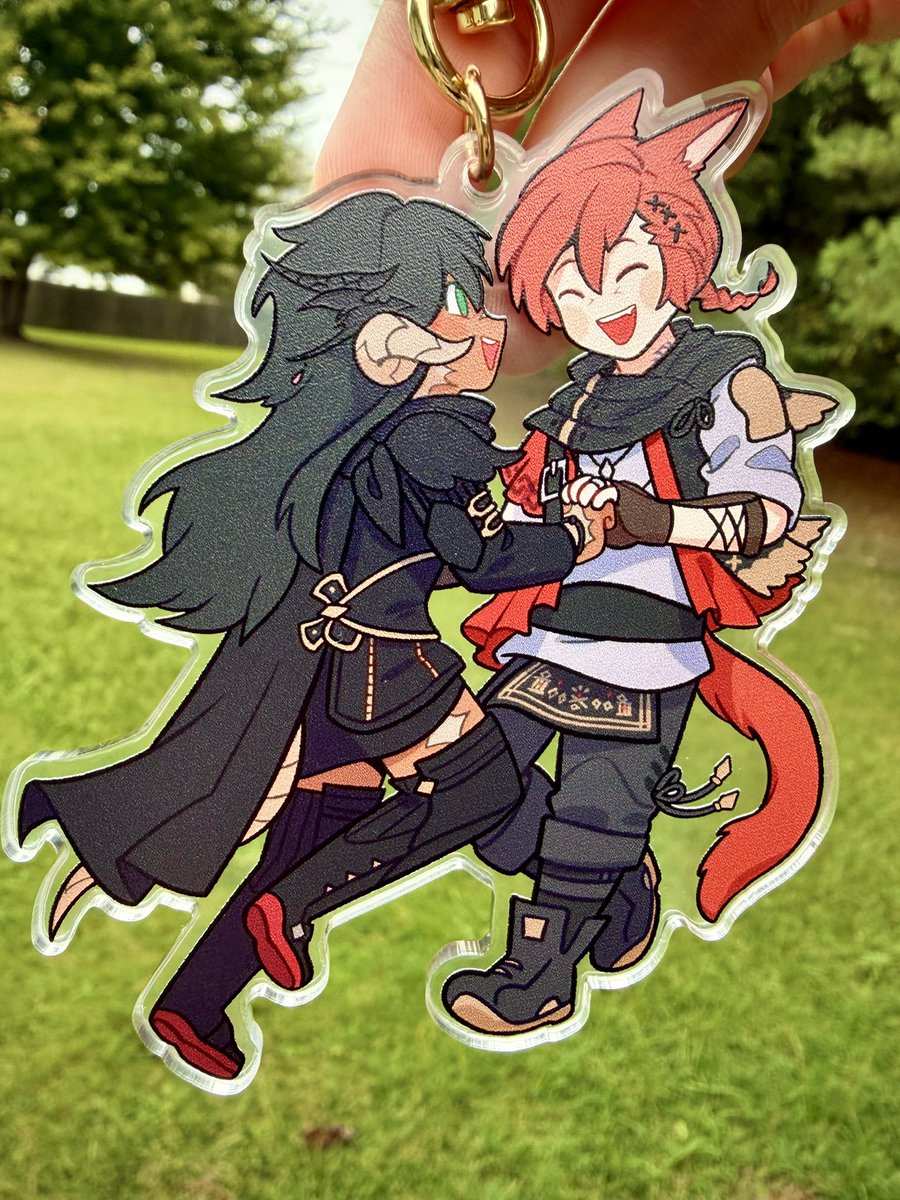 ayaruxiv's tweet photo. Waaaaa!! ✨♥️  my commissioned pieces by @sami_jen arrived today and they’re so cute!! Look at them so in love~ 

Thank you so so much for the amazing work! https://t.co/DvQcIQrkzh