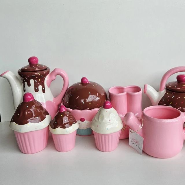 pinkpastrydoll's tweet photo. cupcake appliances https://t.co/LYOzcyFRcj