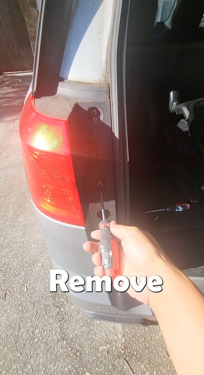 latintotal's tweet photo. Paying $$$ to fix your Brake lights 🚨 🚗  isn't your only option.. you can always just DIY... #car #budget #diy https://t.co/KBNiCyDPIS