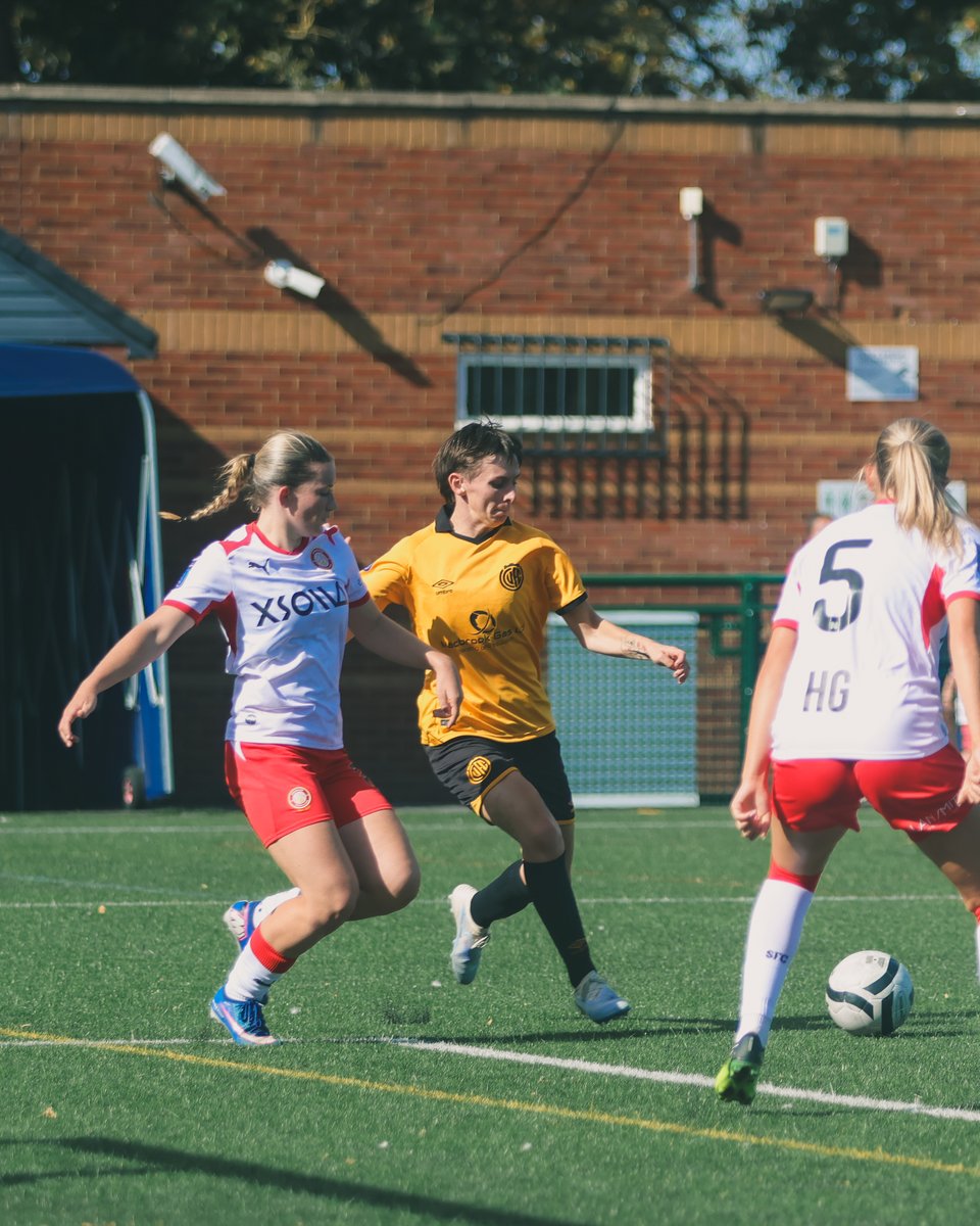 CambridgeUtdWFC's tweet photo. All to do. 

#CamUTDW | 🔴 2-0 🟡 | 32' https://t.co/8JHnR6h4cq
