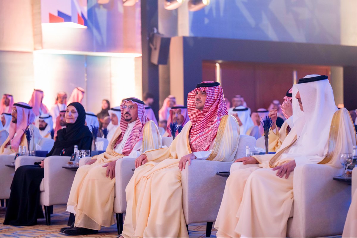 EmarahAlQassim's tweet photo. الأمير عبدالعزيز بن سعود وزير الداخلية ، يرعى مؤتمر «حوار الأمن والتاريخ 2026»، بحضور سمو أمير منطقة القصيم، وذلك في قصر الثقافة بالرياض. https://t.co/kr376hCyED