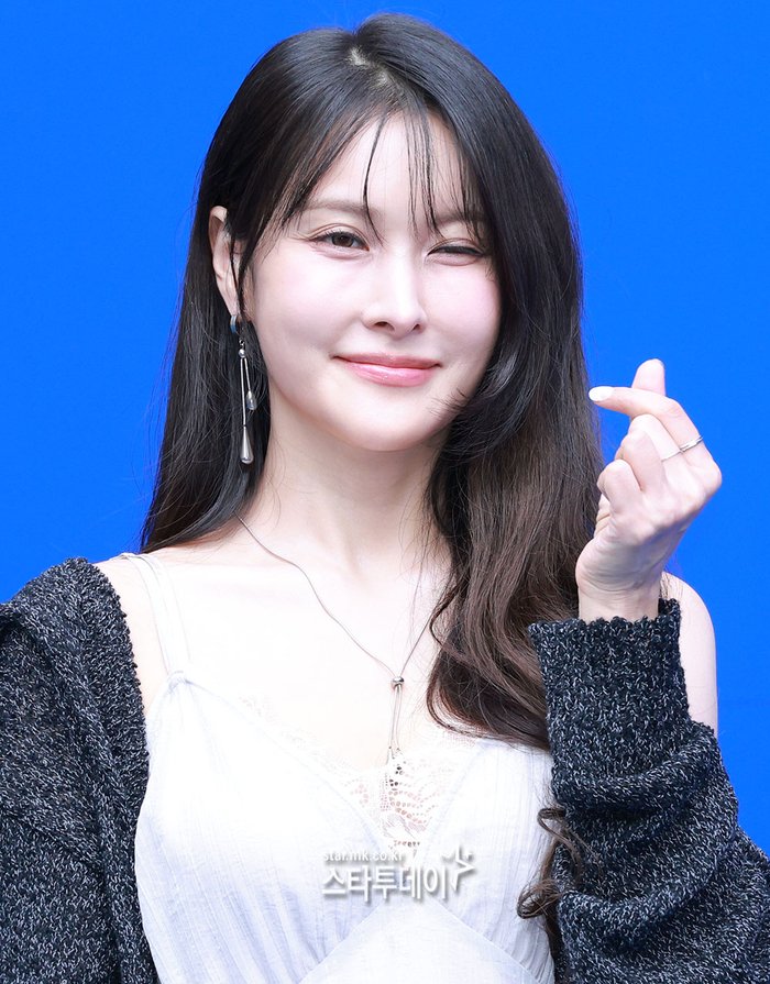 sea_of_hara's tweet photo. park yeoshin 🍊
#아아악눈부셔박규리 https://t.co/zWRYmRulh0