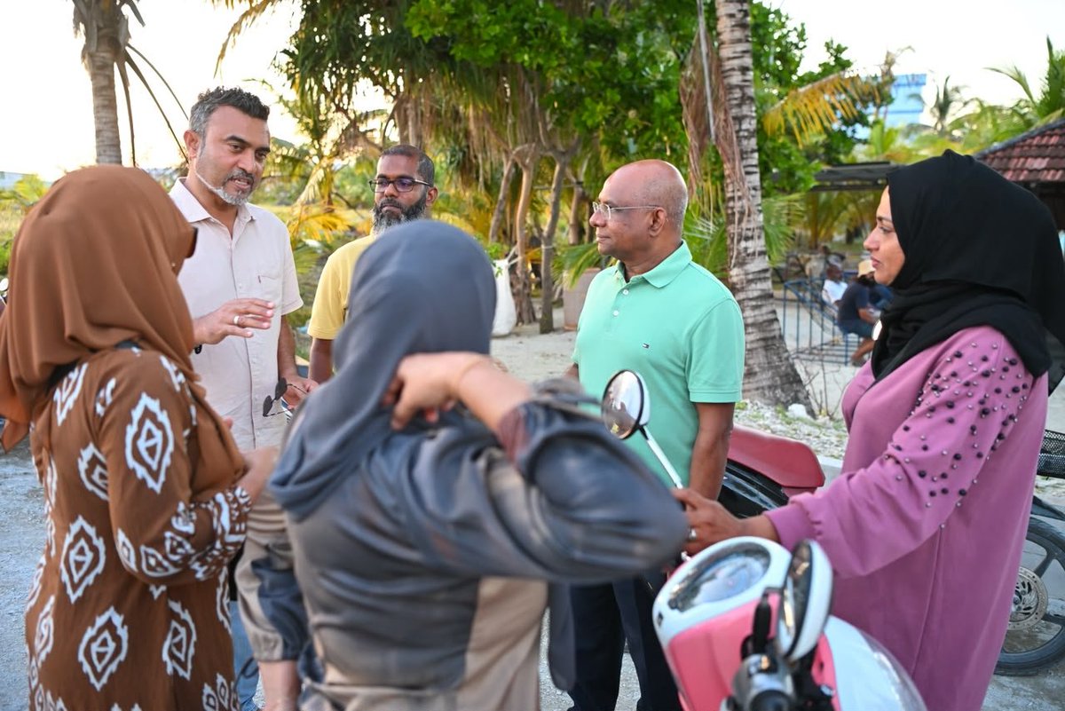Mohamedfaisalv's tweet photo. ރިޔާސީ ޕްރައިމެރީ ކެންޑިޑޭޓް އަބްދުﷲޝާހިދު ކުޅުދުއްފުށި ސީޓީއަށް ކުރެއްވި ކެމްޕެއިން ދަތުރު ވެގެން މި ދިޔައީ ކާމިޔާބް ދަތުރަކަށް ... @abdulla_shahid @aabaareh https://t.co/0DzlXHfAyg