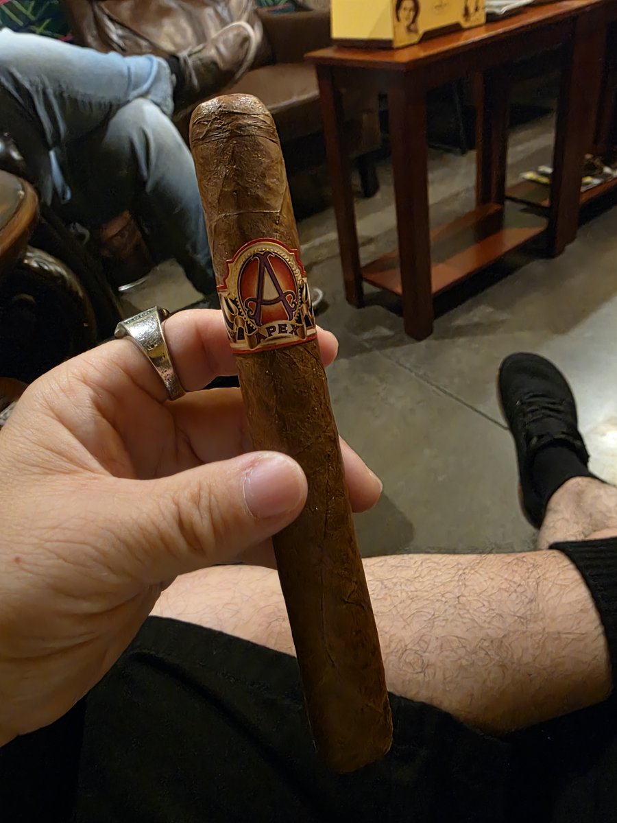 rkwon74's tweet photo. Last night's smokes! Cheers everyone! #cigars #pssita #smokeitup #roxcigarsyndicate https://t.co/DgyRnhFx47