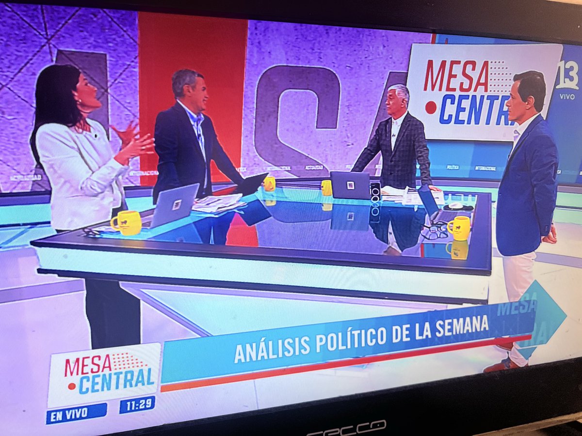 exhitchcok's tweet photo. Un panel político SOLO de derecha en #MesaCentral de @canal13 .
Un canal que ocupa el aire público y que tiene la capacidad de llegar a millones de chilenos.
Increíble lo capturados que están los medios de comunicación en Chile.🤯 https://t.co/KFss8Z4MBc