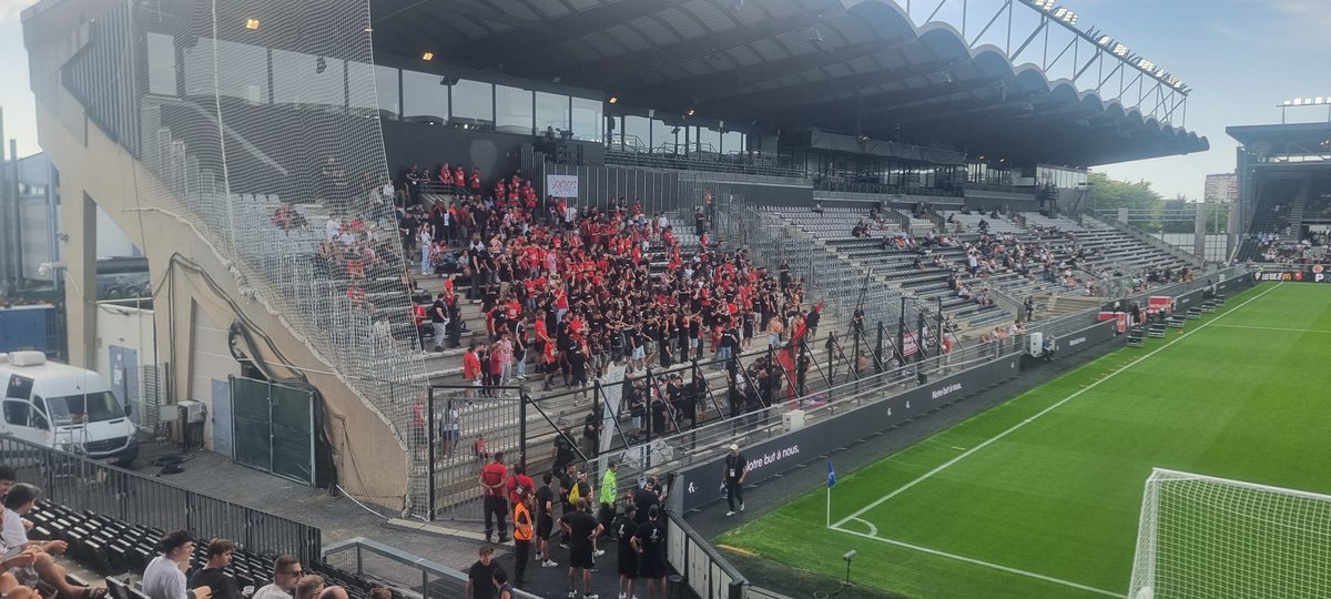 kylorennes35's tweet photo. Le parkage rennais à 40 min du début du match #SCOSRFC https://t.co/f7jIdEfCtN