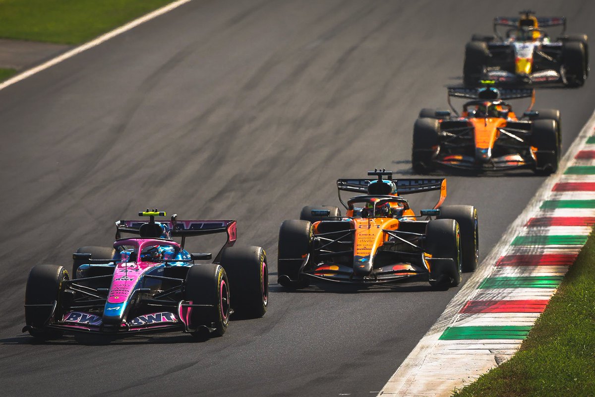 ColapintoWalls's tweet photo. Inolvidable, fuimos felices 😭

Colapinto x Piastri x Norris.
Monza GP 📸 https://t.co/tBlZZdHLwu