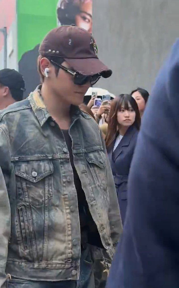 styleofjaeyong's tweet photo. jaehyun and taeyong 😭😭😭😭😭😭😭

Enfants Riches Deprimes
Gray Type 3 Distressed Denim Jacket https://t.co/K3UcsTlfTS